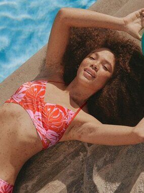 Victoria’s Secret Pink | Active Ultimate Lightly Lined Bikini Top | Size Large